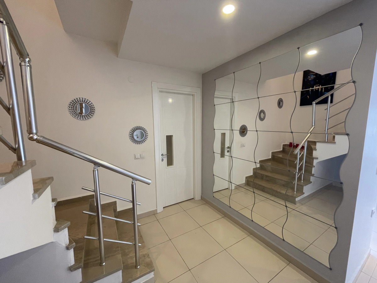 Апартаменты SA Apartments! Двухуровневая квартира с видом на горы