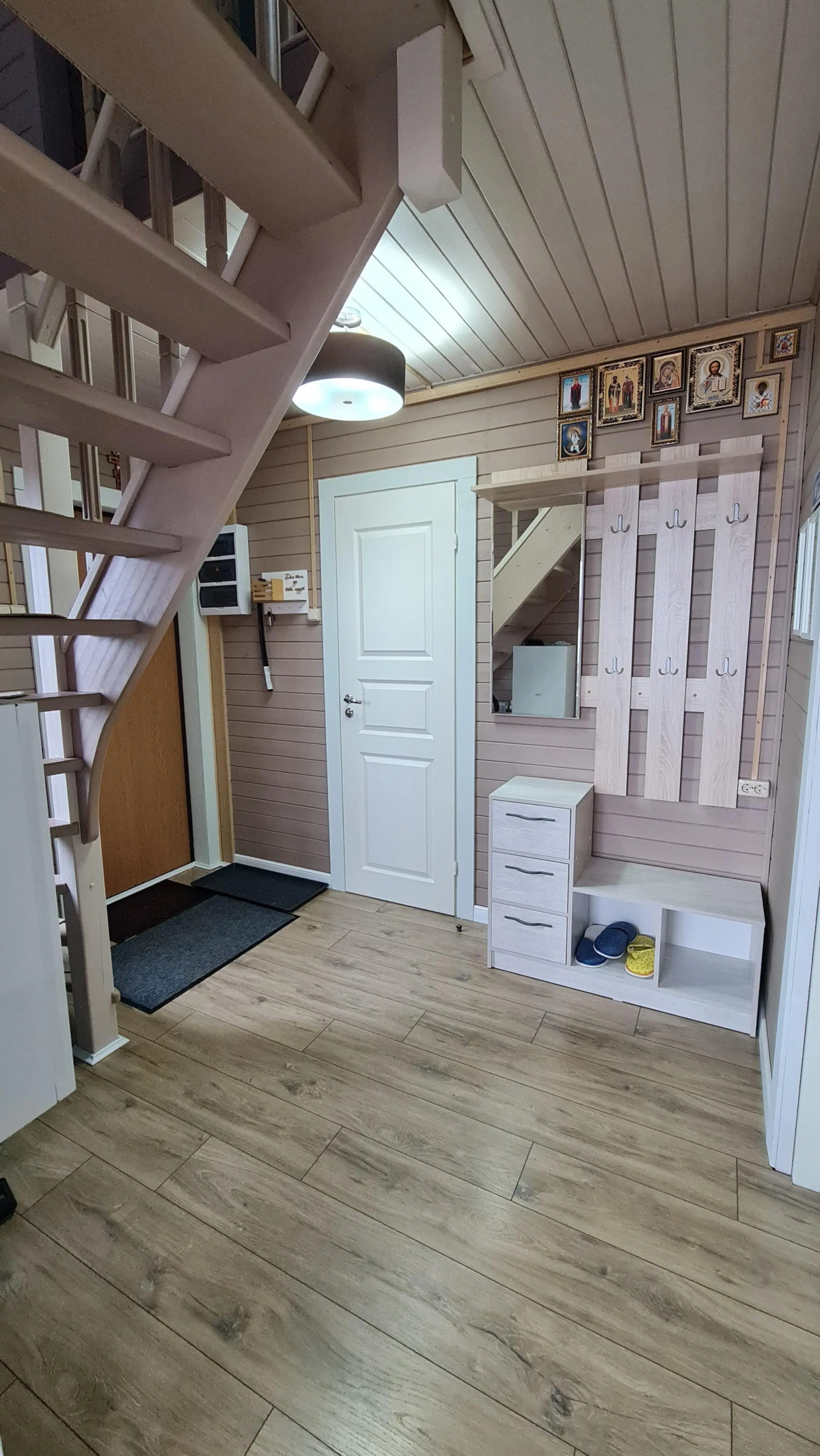 Частный Дом с Красным Залом