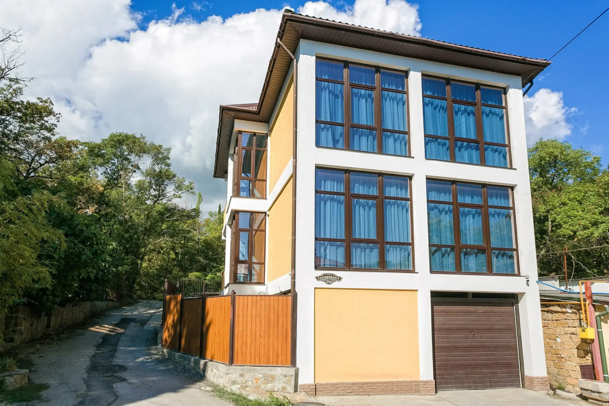 Квартира на 3 этаже гостевого дома Алуштик