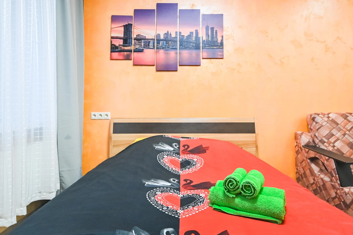 Апартаменты на улице Дмитрия Михайлова 12 (2)