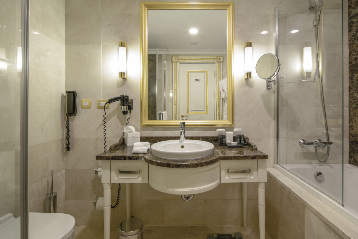 Crowne Plaza Hotel Istanbul - Asia, an IHG Hotel