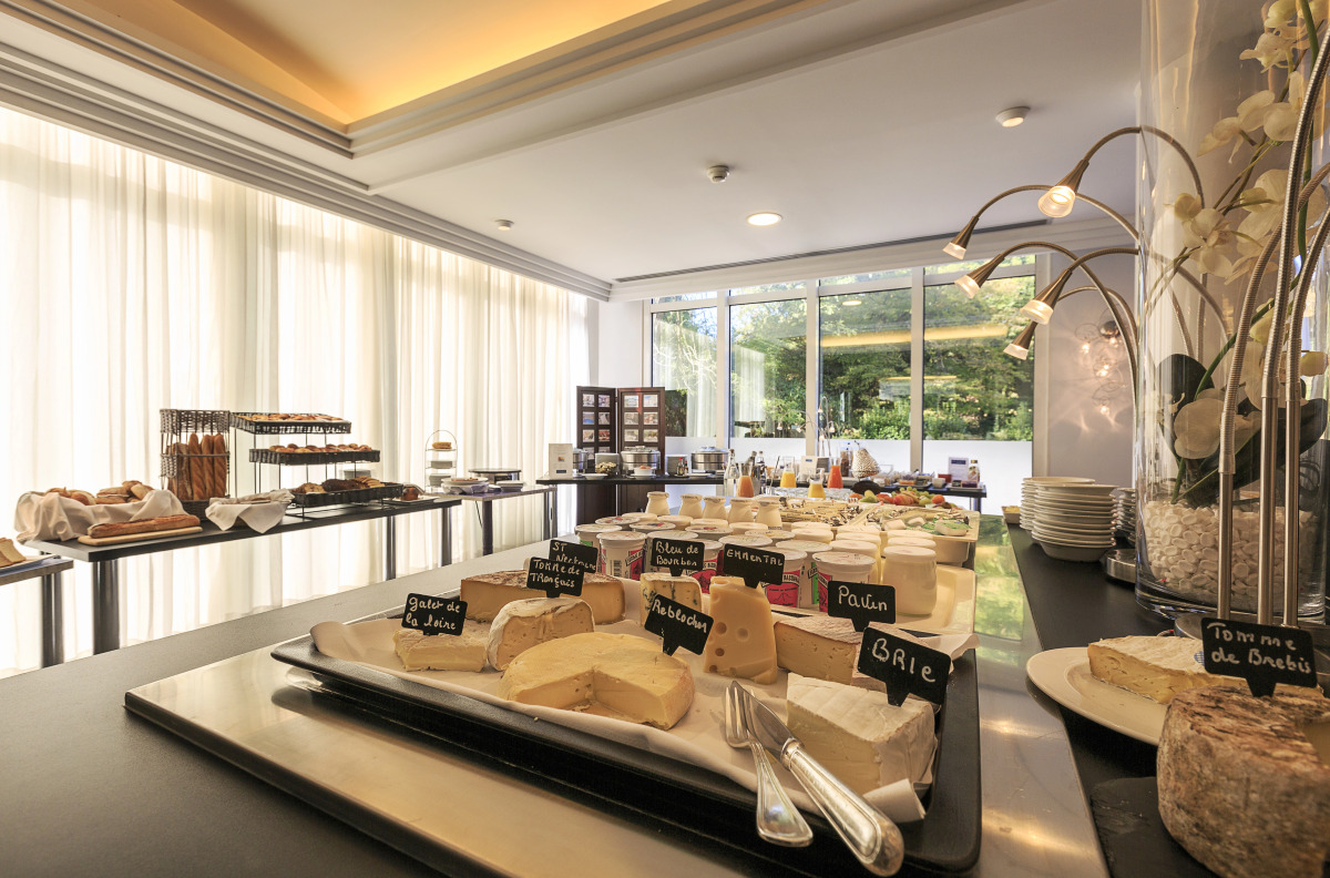 Отель Vichy Spa Hôtel Les Célestins