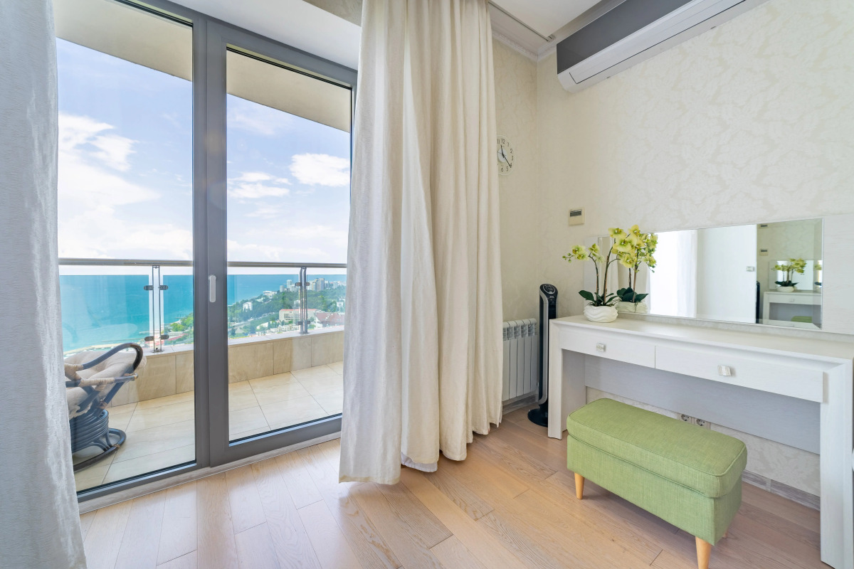 Квартира с двумя террасами и бассейном