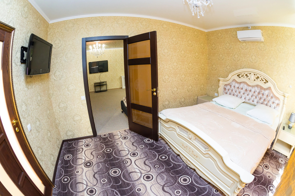 Отель Империал