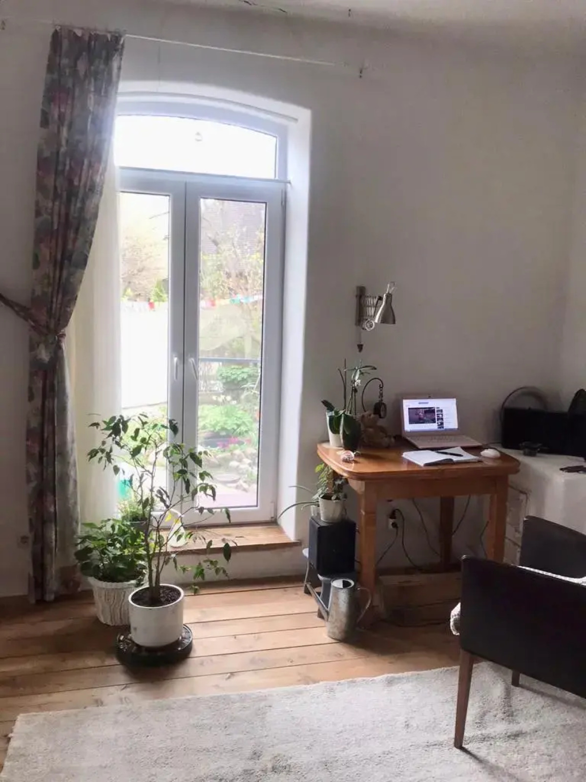 Апартаменты возле пляжа с красивым садом