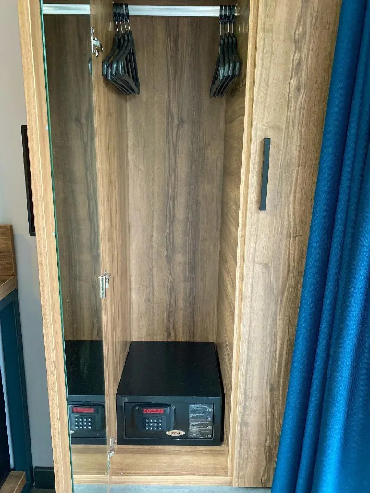 Отель Falcon 1511