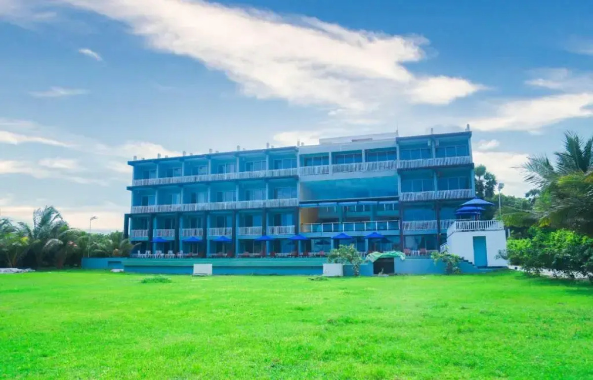 Отель Trincomalee Beach Resort & Spa