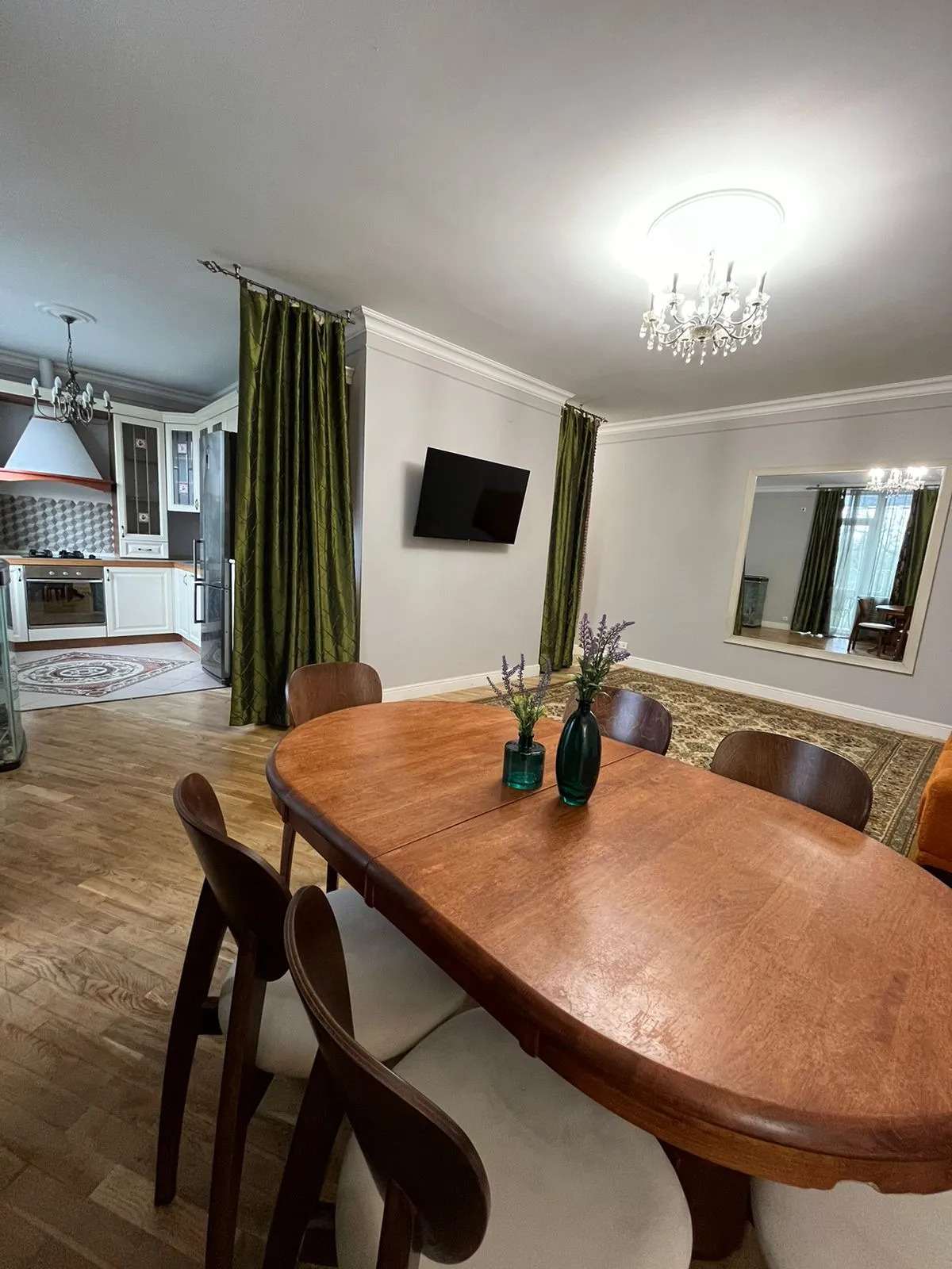 Квартира M.O.O.N APARTMENTS  Толе би Тулебаева кв 8 Центр