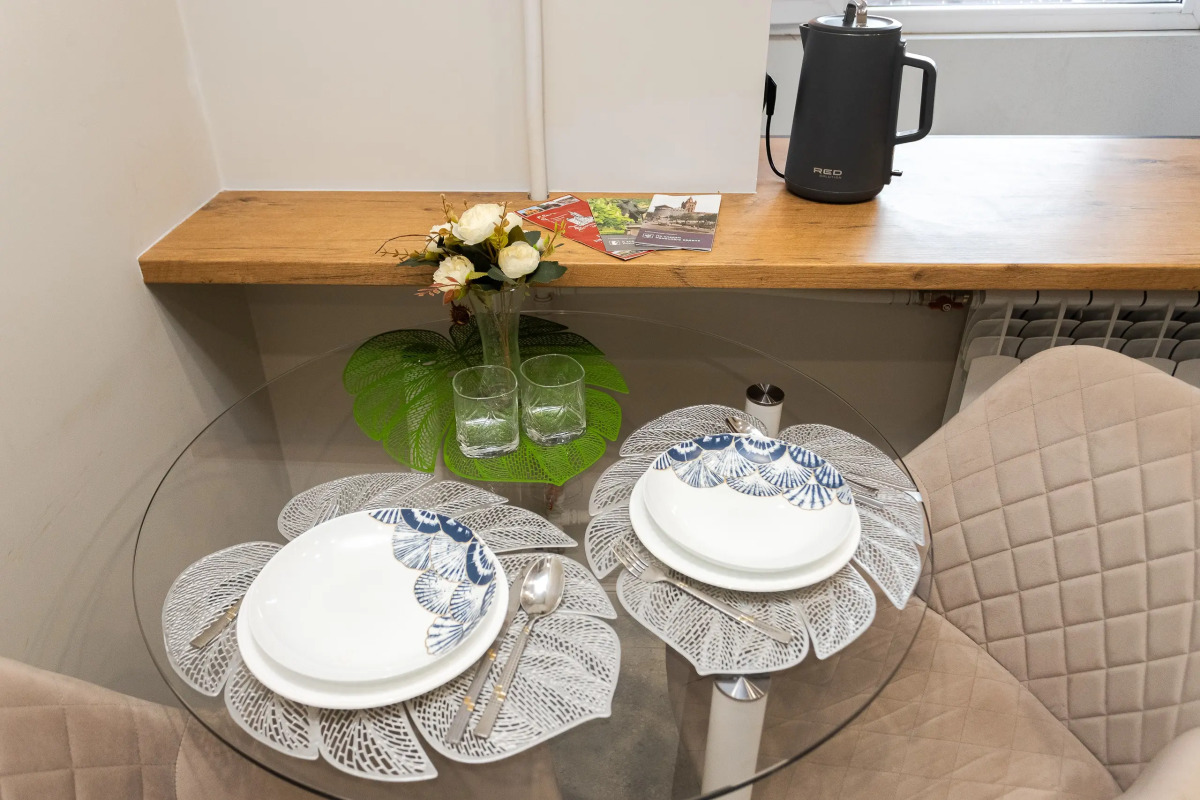 Квартира уютная трехкомнатная с двумя балконами рядом с островом Канта