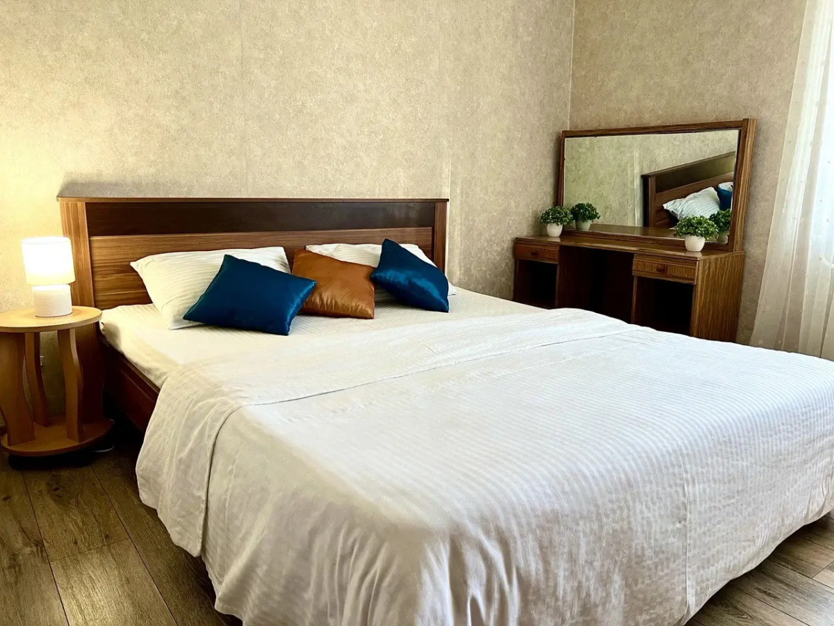 Апартаменты 3-Апартаменты Семейные GALAAPART у парка Победыкомнатные GALAAPART