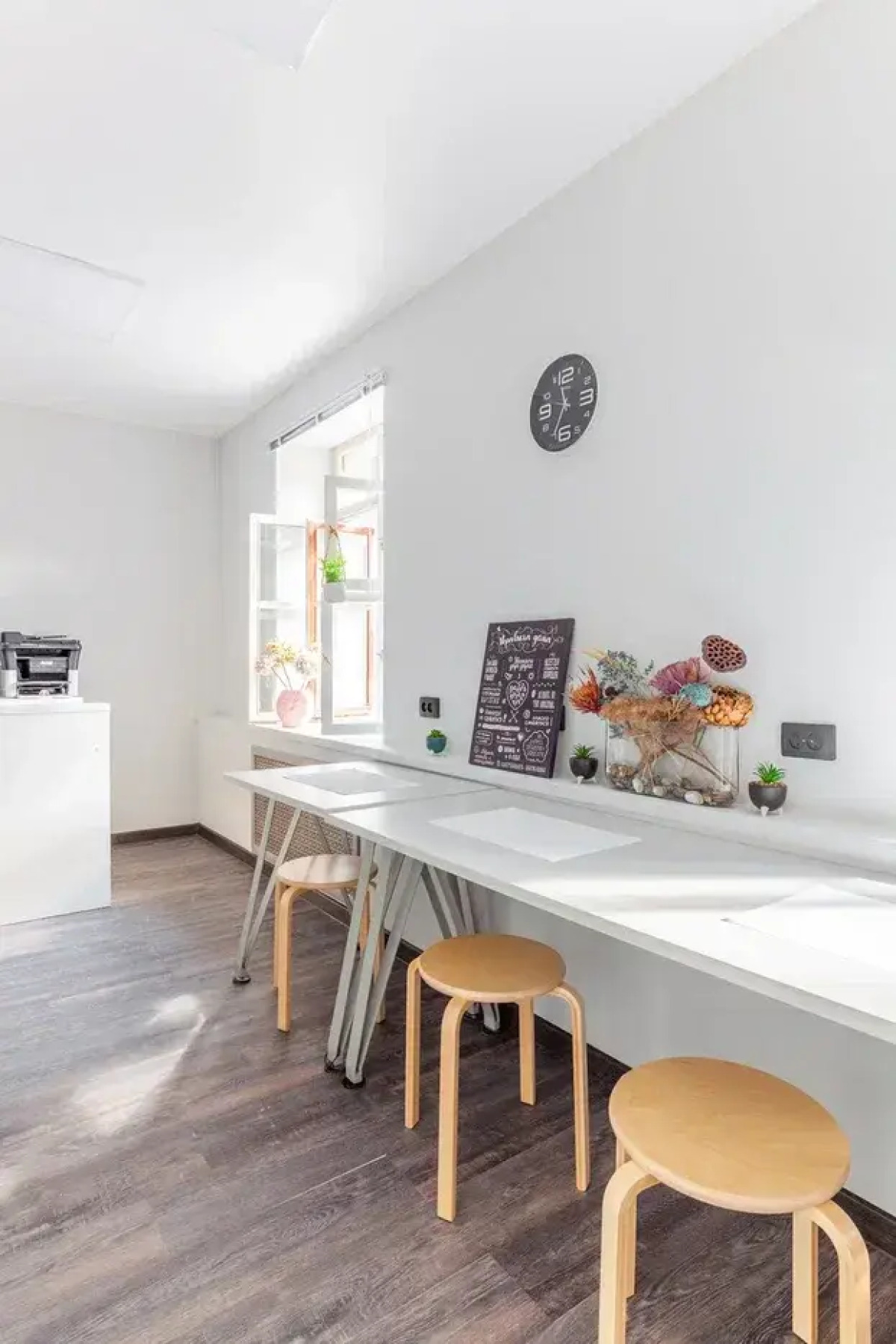 Меблированные комнаты Монохром