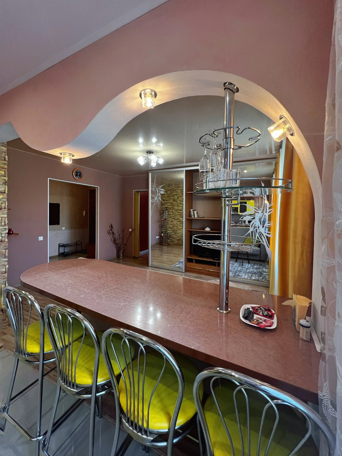 Апартаменты "Granada" Отличный вариант двухкомнатной квартиры в центре города недалеко от ЖД Вокзала