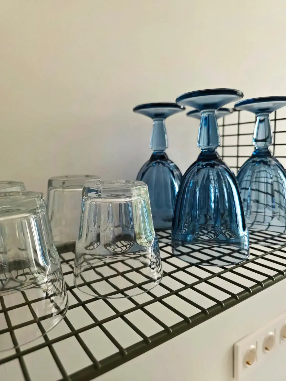 Апартаменты Новые с Высокими Окнами на Пешеходной Улице