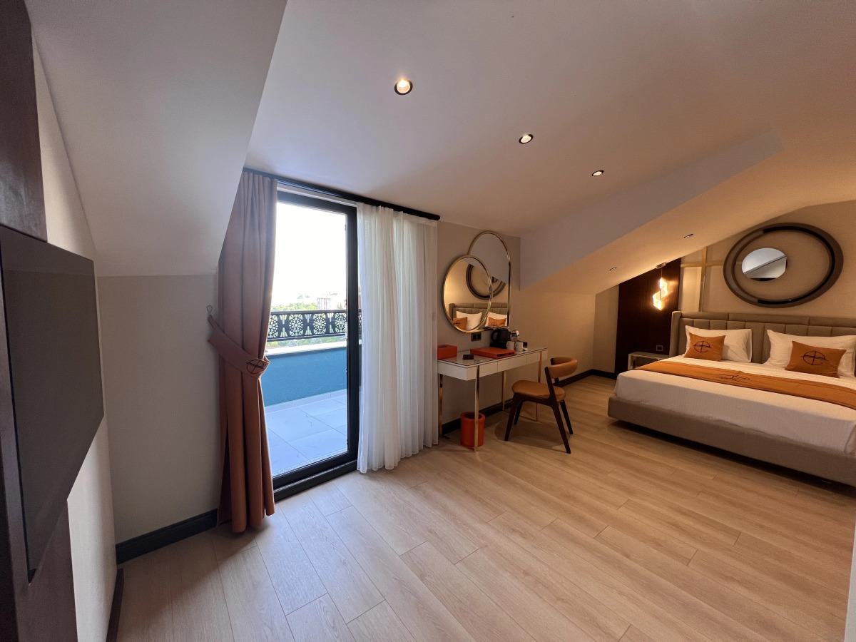 Hotel Elysian Airport