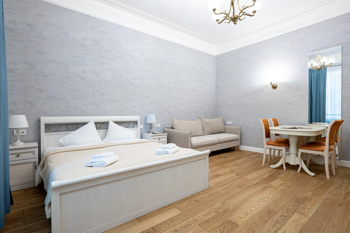 Трехкомантная квартира у летнего сада в Мозаичном дворе