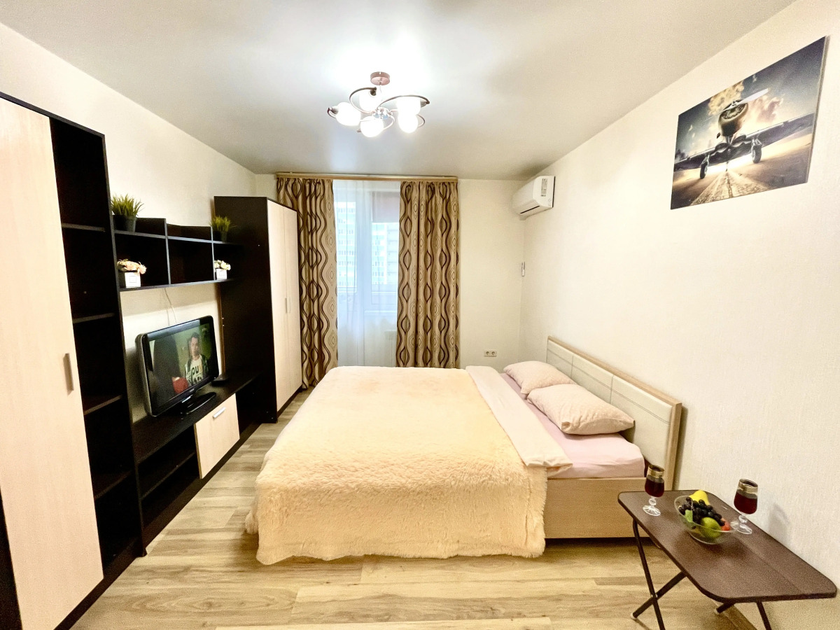 Уютные Апартаменты в доме у Космопорта (ул. Дыбенко 27а)