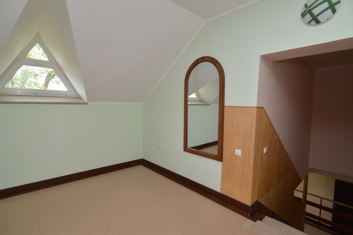 Отель Пчела