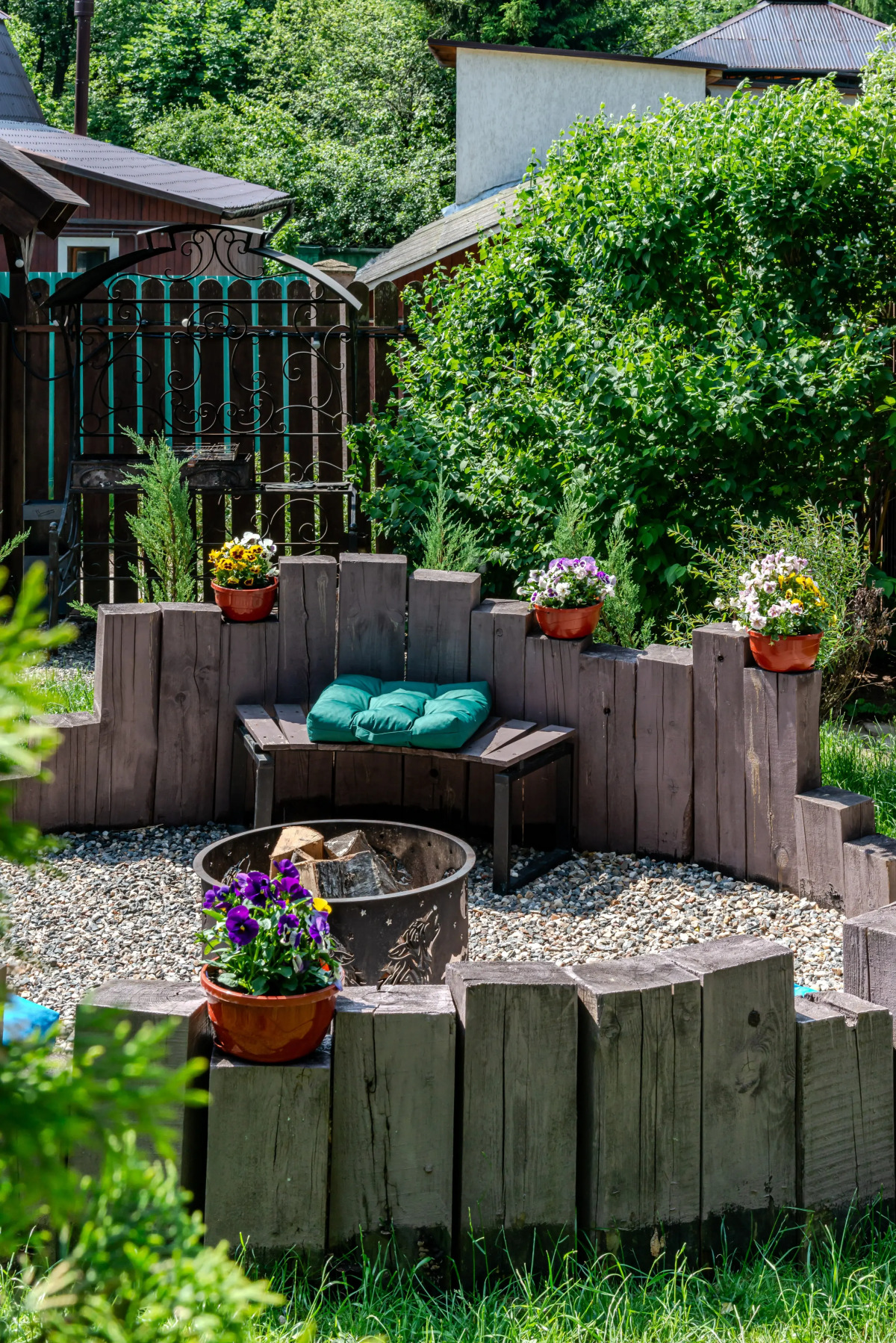 Частный дом с бaнeй на дpoвaх Harmony