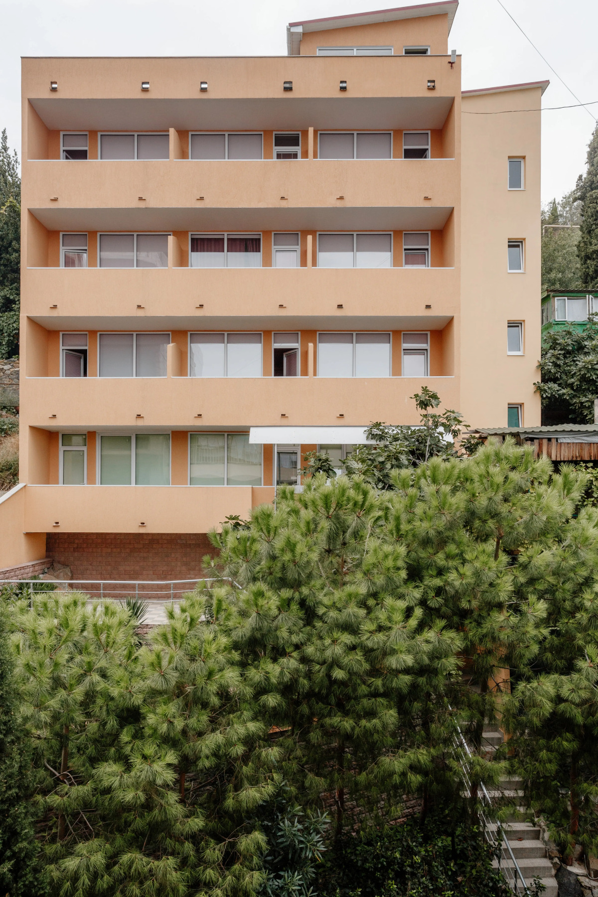 Отель Ламбат