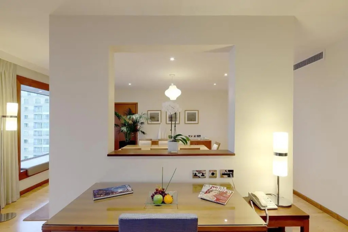 Canary Riverside Plaza Hotel