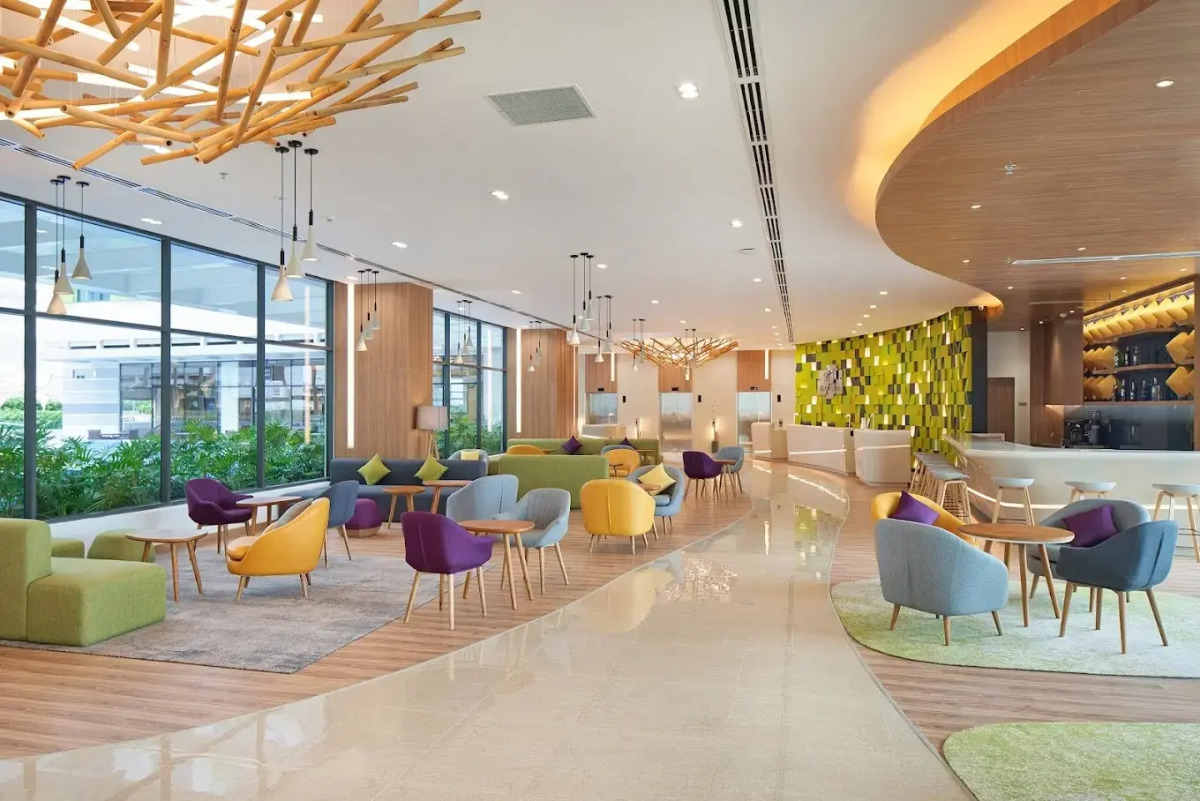 Отель Holiday Inn & Suites Saigon Airport