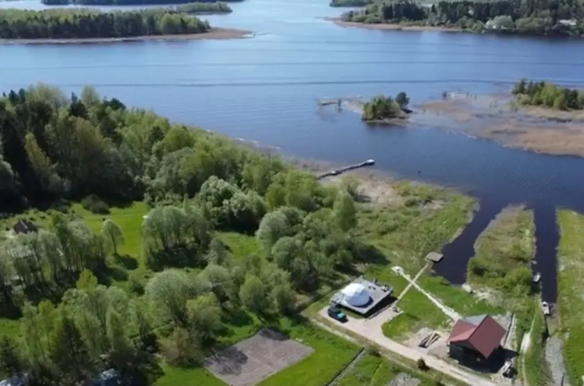 Частный дом на берегу Ладожского озера