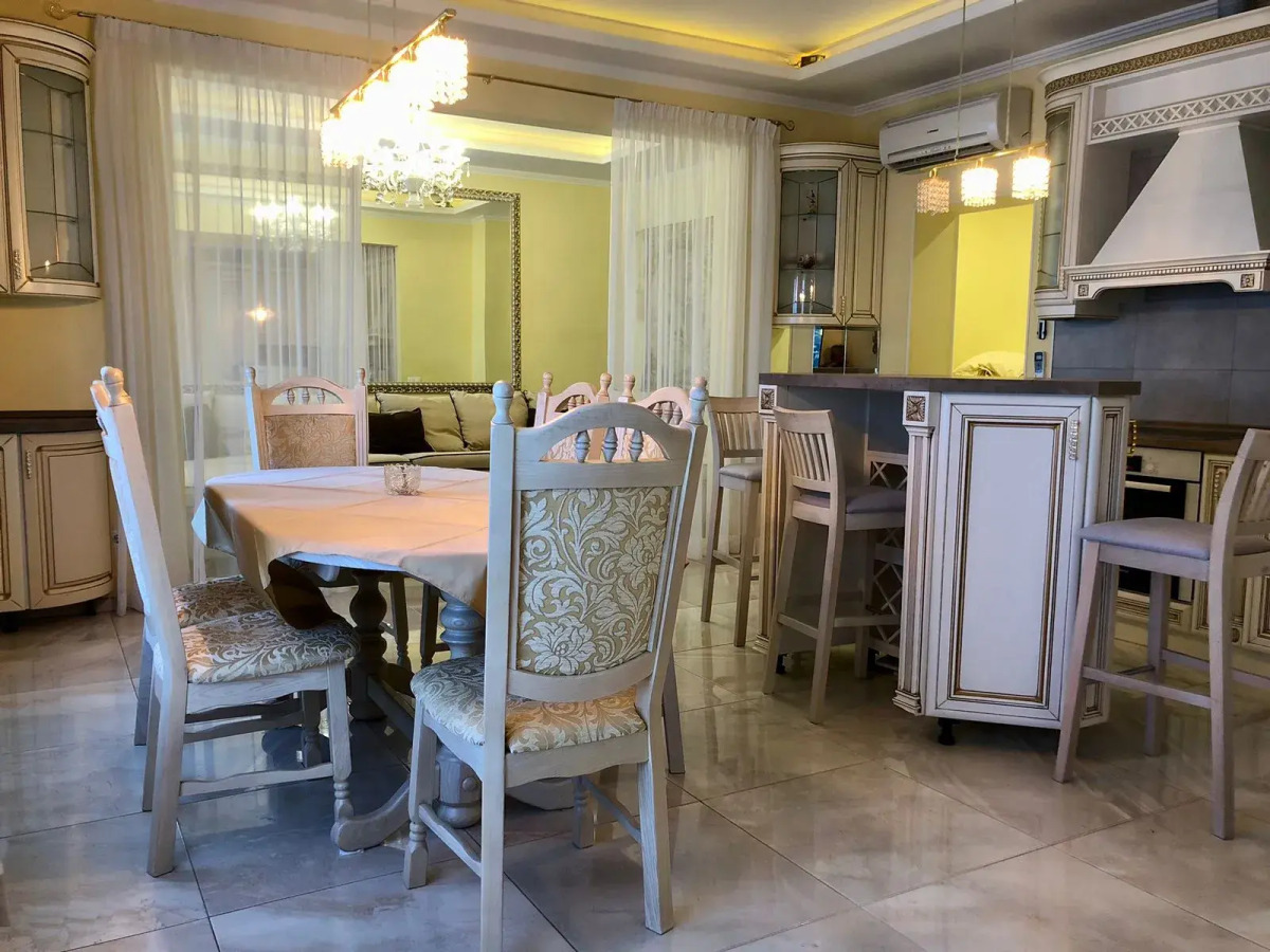 Апартаменты в центре с видом на Севастопольскую бухту