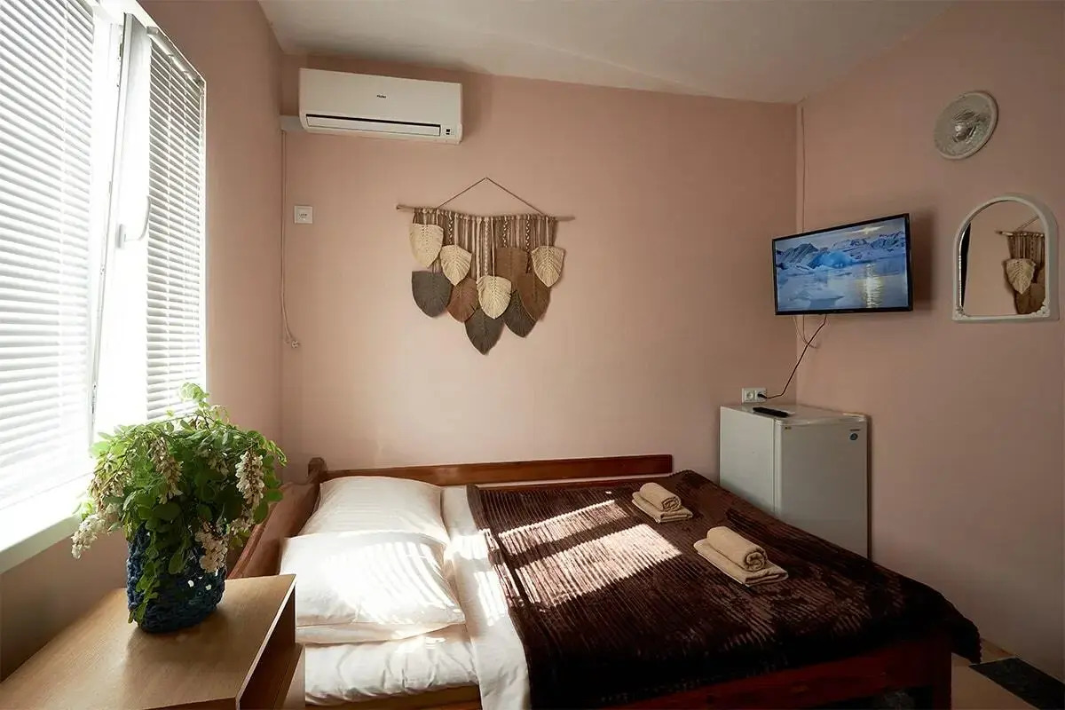 Отель Белый