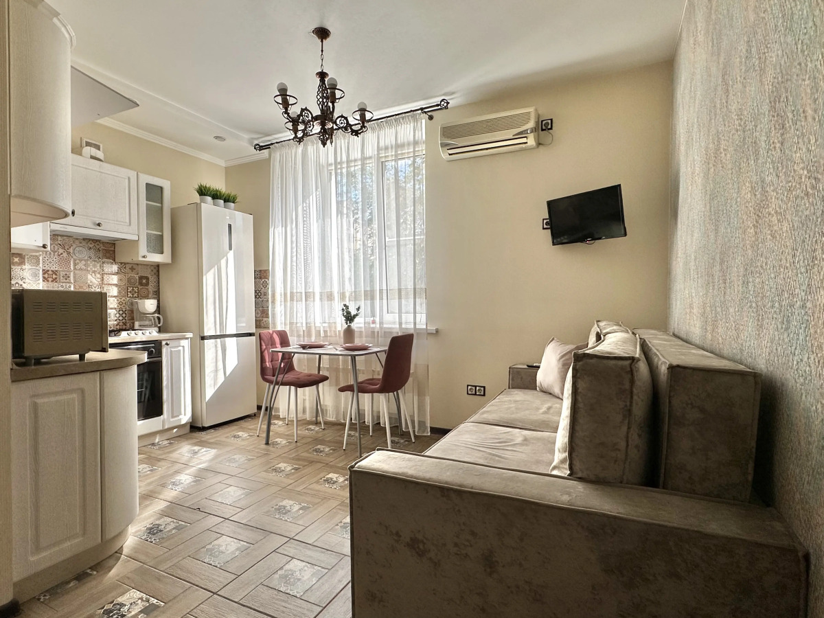 Апартаменты на Аллее Героев в Античном стиле