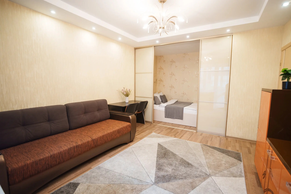 Квартира Inndays Apartments на Староникитская 105б (2)