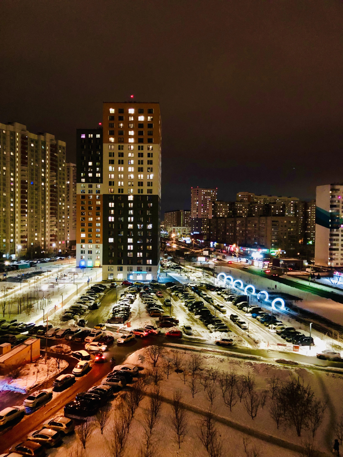 Апартаменты Шикарная двухкомнатная квартира с раздельными комнатами и балконом