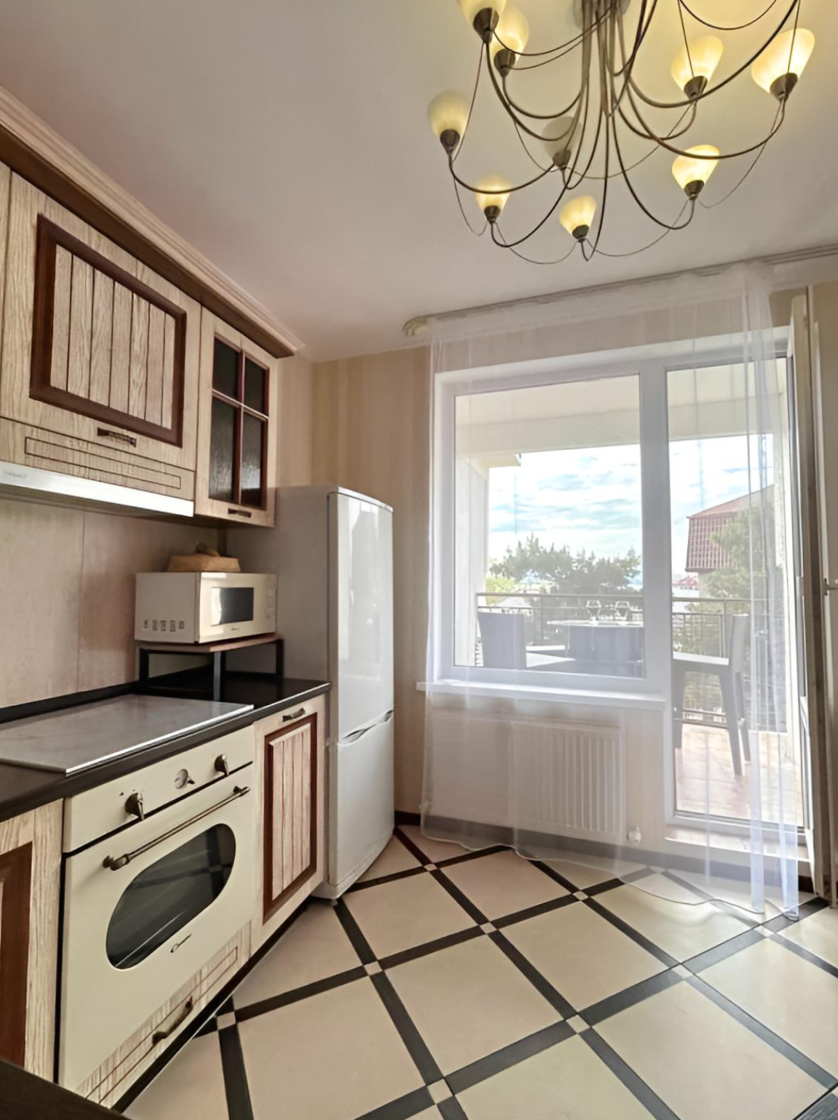 Улучшенные трехкомнатные апартаменты с террасой