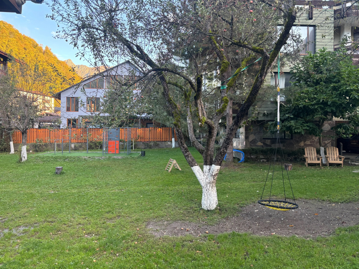 Квартира С отдельной спальней и балконом в центре Поляны