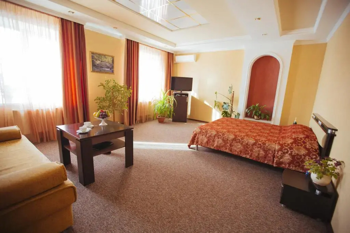 Отель Версаль