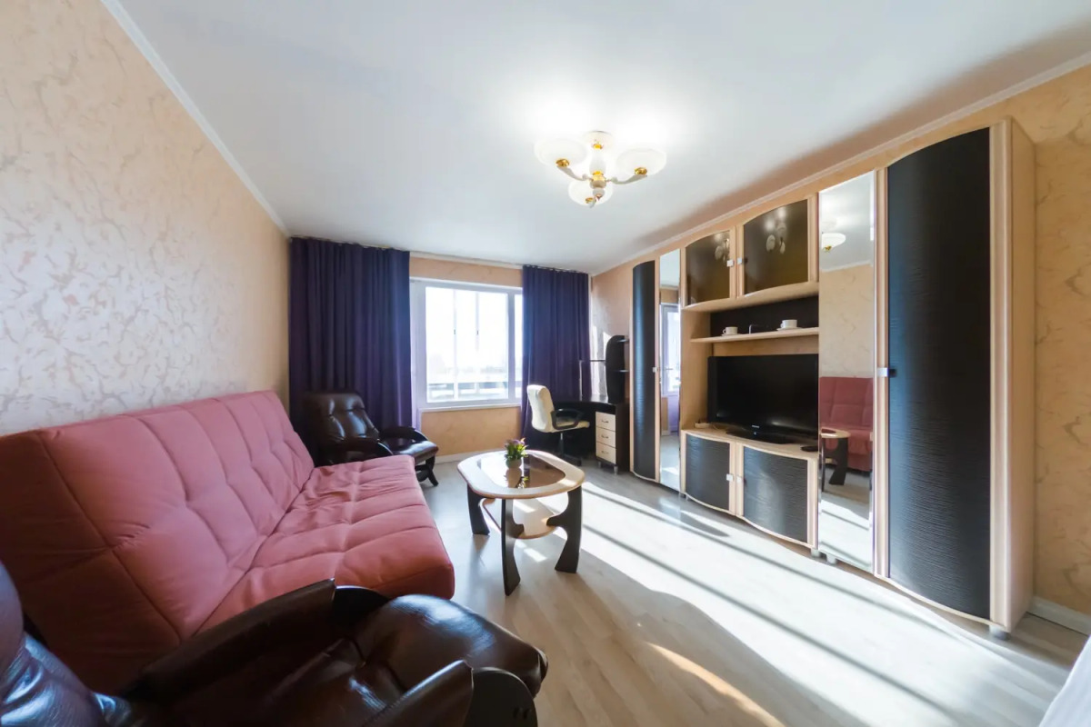 Апартаменты с балконом на Челюскинцев 21