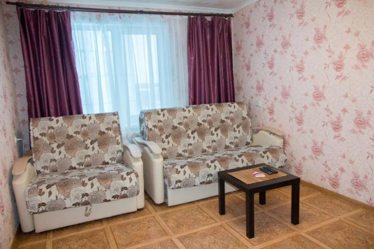 Двухкомнатные апартаменты у ДК Металлургов. Барбарис