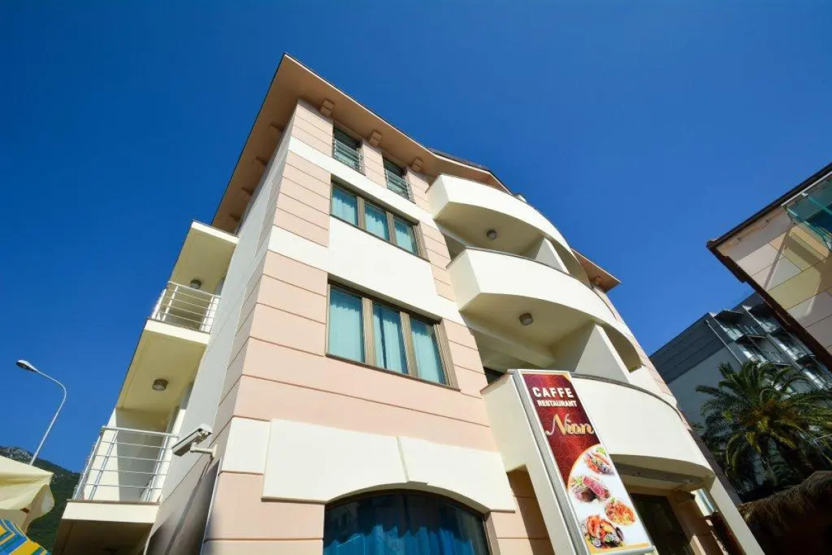 Отель Swiss Holiday