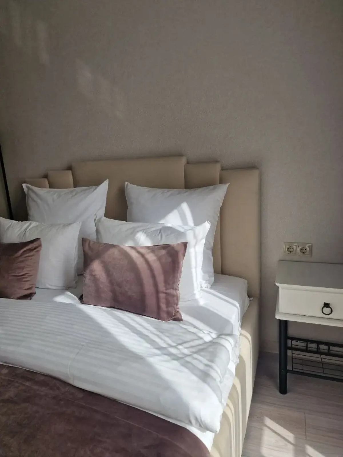 Квартира Flatirini с панорамными окнами в ЖК Весна