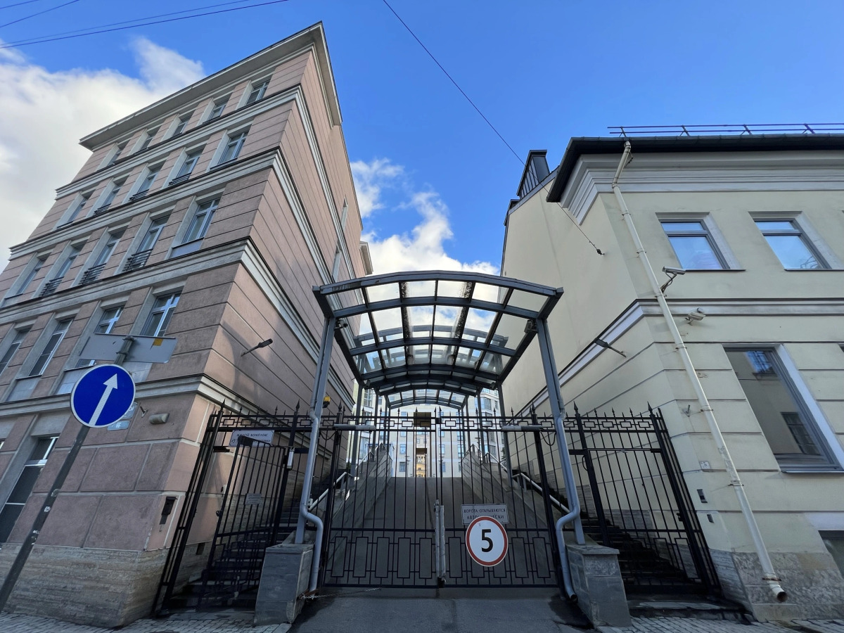 Апартаменты The Bridge Apartment