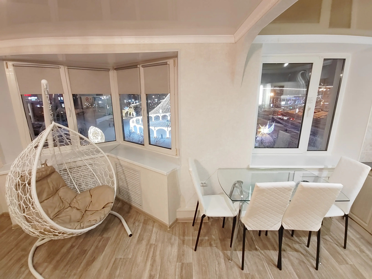 Квартира с Видом на Площадь Пять Углов