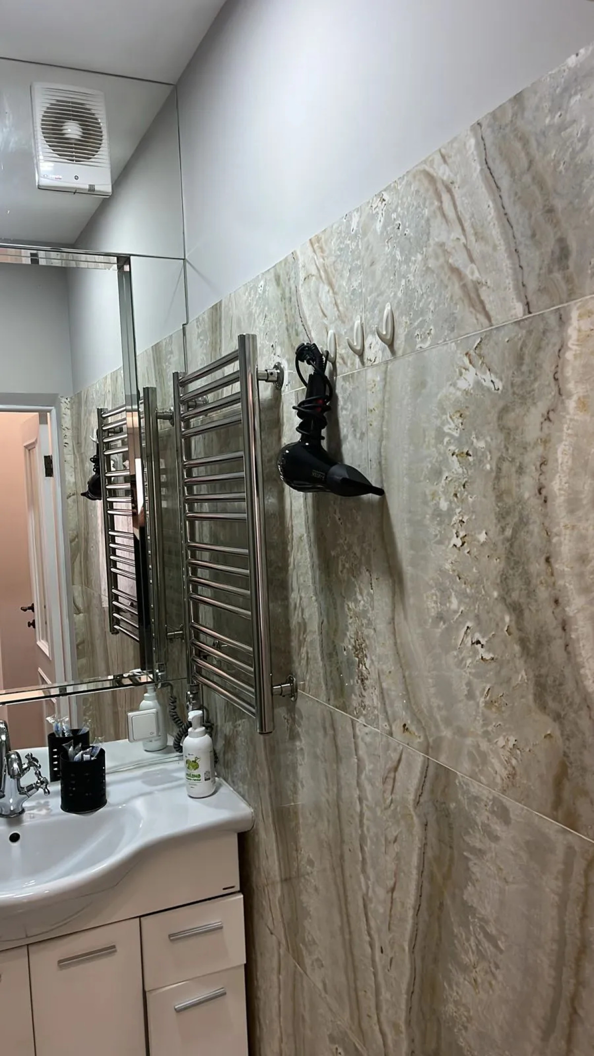 Квартира M.O.O.N APARTMENTS  Толе би Тулебаева кв 8 Центр