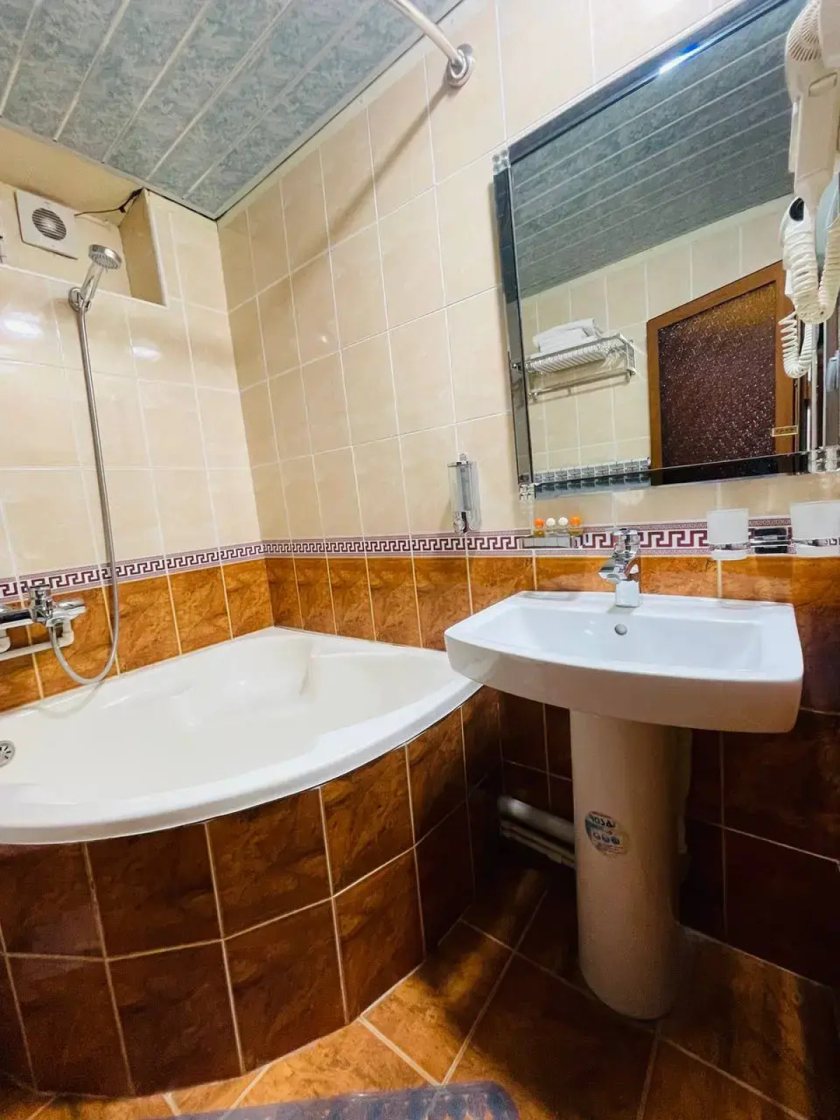 Отель Chor Minor 90 м до cтарого города мы готовы к осеннему празднику