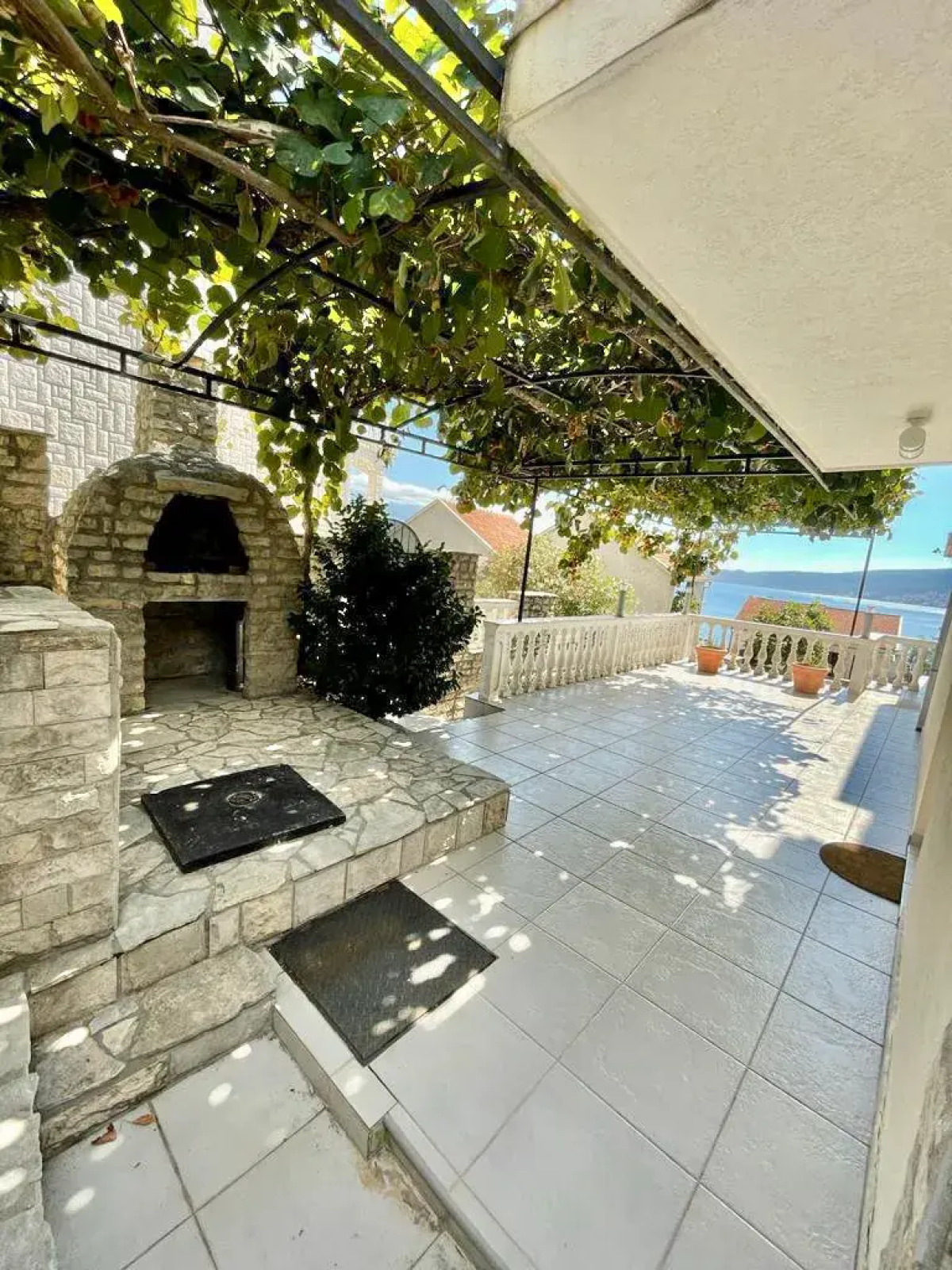 Апарт-отель Family House with pool & sea view