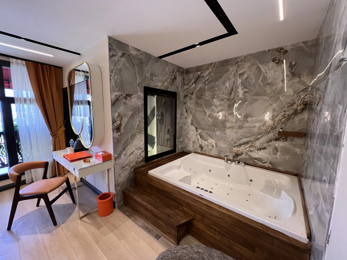 Hotel Elysian Airport