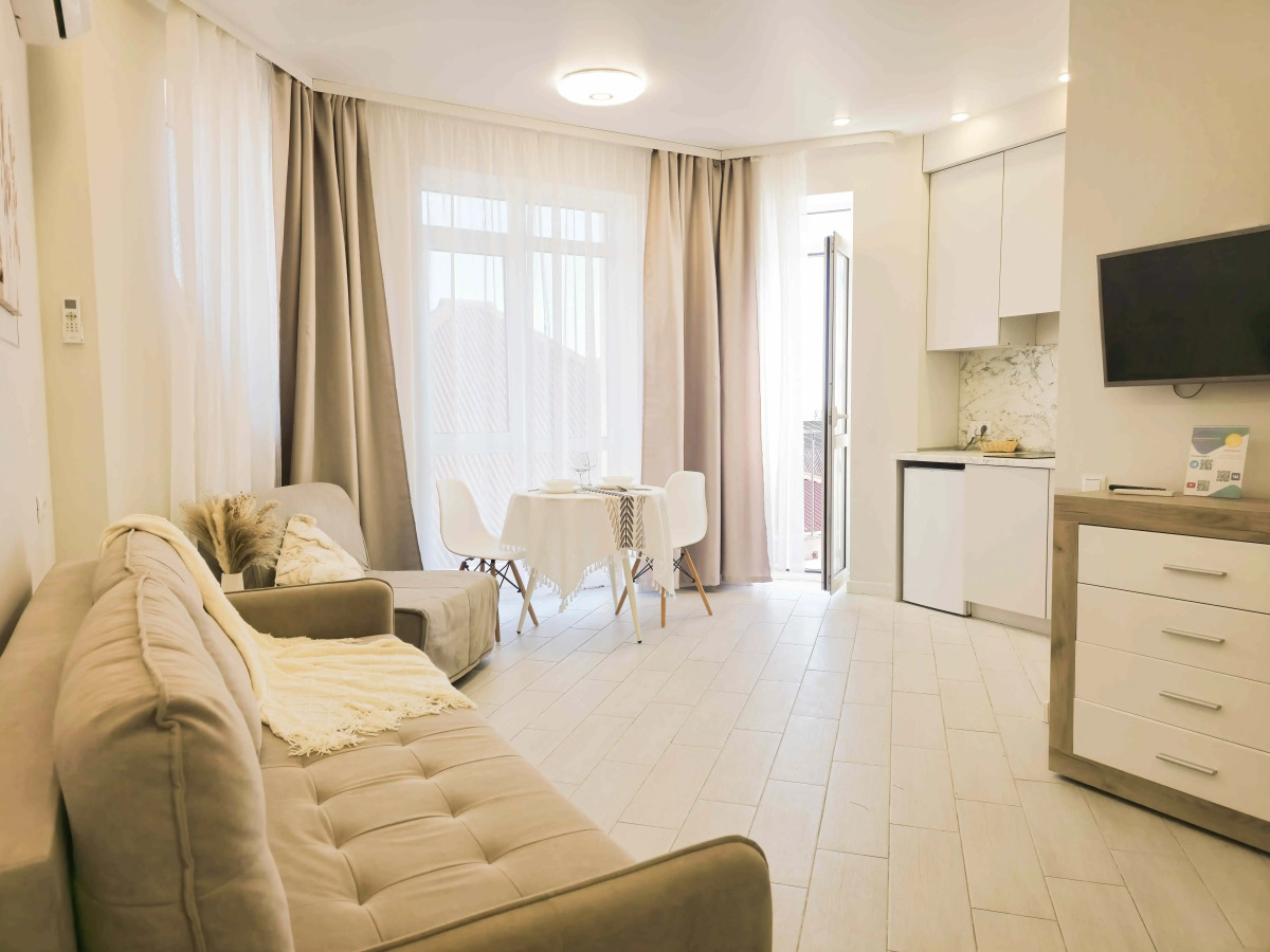 Квартира Светлая студия со своим балконом и потрясающим видом на море