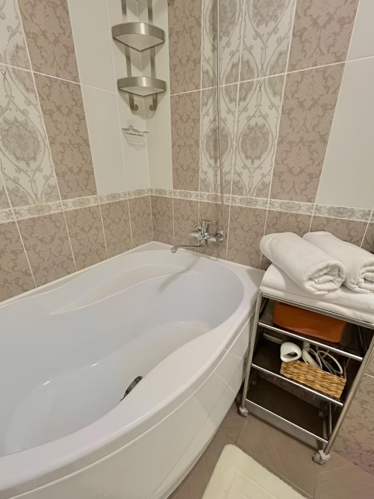 Улучшенные трехкомнатные апартаменты с террасой