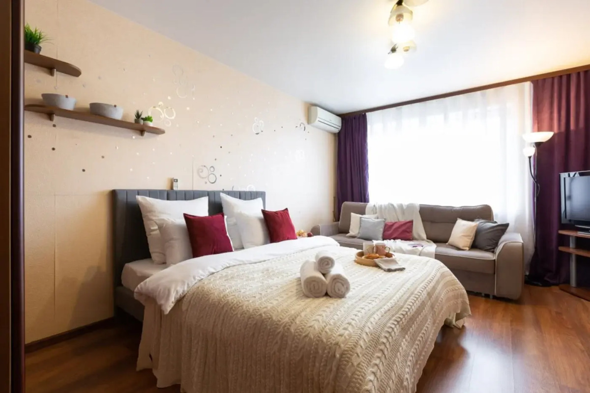 Апартаменты 2 комнатные с балконом в центре города, рядом Парк Победы