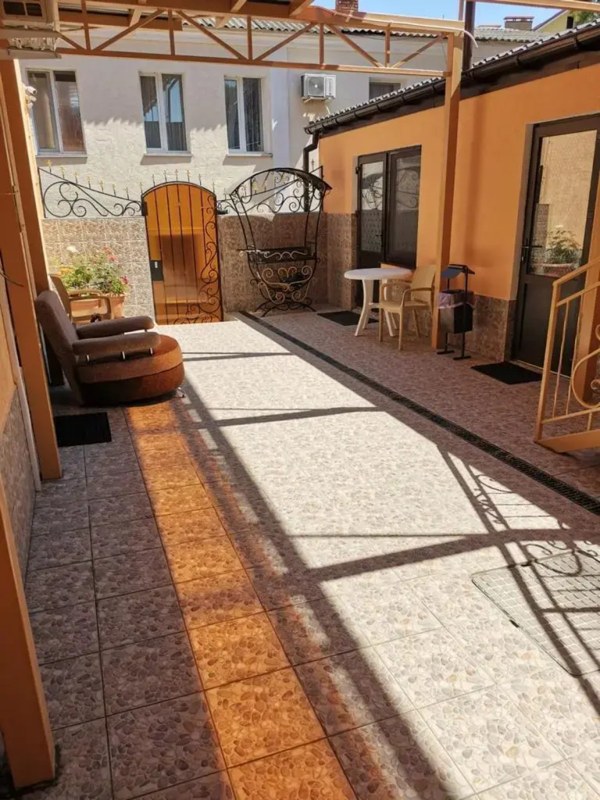 Меблированные комнаты на Театральной улице 22