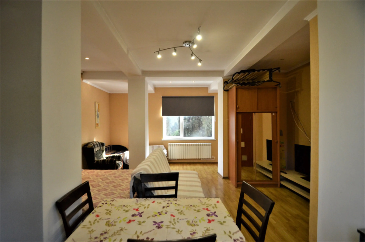 Апартаменты Статус на Кирова 10 в Ялте 2