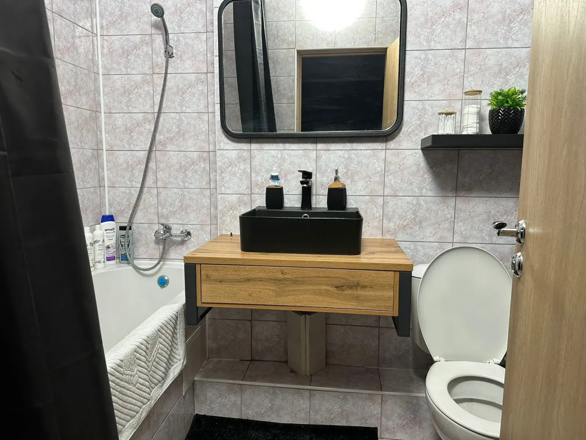 Квартира класса комфорт плюс с видом на реку в центре Рыбной деревни, остров Канта